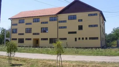 Şcoala din Maşloc a fost închisă: 100 de copii nu mai au unde învăţa