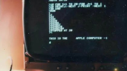 Imagini cu primul calculator Apple, de acum 37 de ani