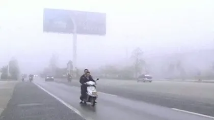 China este în ceaţă: Zeci de autostrăzi şi şosele au fost închise temporar VIDEO