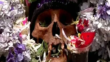 Ceremonie bizară în Bolivia: Craniile rudelor, decorate şi plimbate pe străzile oraşului VIDEO