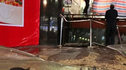 Rechinii printre oameni. Un acvariu cu 33 de tone de apă s-a spart la Shanghai VIDEO