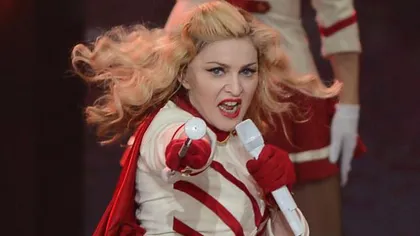 Victimă a modei: Madonna, îmbrăcată cu cea mai urâtă vestimentaţie GALERIE FOTO