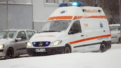 Ambulanţe din Timiş, blocate în zăpadă în timp ce încercau să ajungă la două gravide