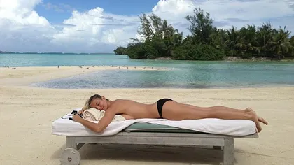 Heidi Klum a făcut plajă topless pe o insulă tropicală FOTO