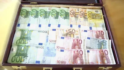 Gestul surprinzător al unei femei din Tulcea: A găsit o geantă cu 5.700 euro şi a dus-o la poliţie