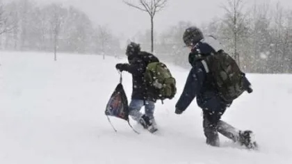 Cursuri suspendate joi în 1.263 de şcoli din cauza zăpezii şi a viscolului