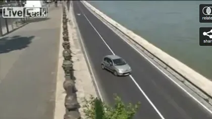 Cea mai proastă şoferiţă: Încearcă minute în şir să întoarcă maşina VIDEO