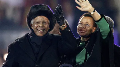 Nelson Mandela are infecţie pulmonară. Soţia sa dezvăluie în premieră adevărul despre boala lui