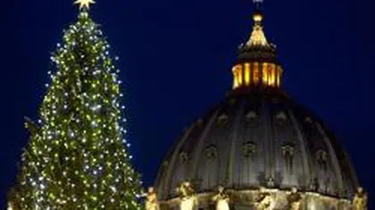 Vaticanul începe Sărbătorile: În Pomul de Crăciun din Piaţa Sfântul Petru s-au aprins luminile VIDEO