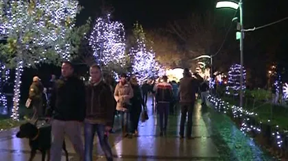 Luminiţele de Crăciun au fost aprinse în sectoarele 3 şi 4 ale Capitalei VIDEO
