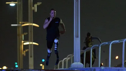 Atletul fără picioare, Oscar Pistorius, s-a luat la întrecere cu un cal şi a câştigat VIDEO