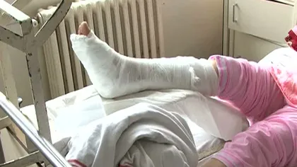 Sute de cazuri de fracturi în spitalele din România, din cauza poleiului