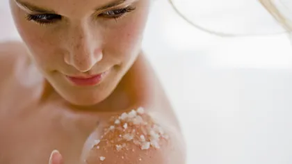 Cum recomandă dermatologii să ne îngrijim pielea