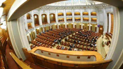 Prima şedinţă de plen: Noii parlamentari îşi aleg structurile de conducere