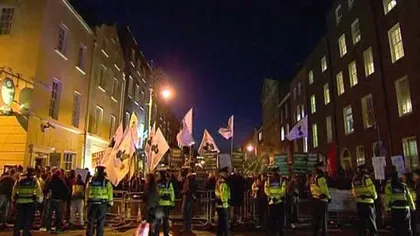 Proteste violente în Irlanda. Sute de manifestanţi anti-austeritate s-au încăierat cu poliţia VIDEO
