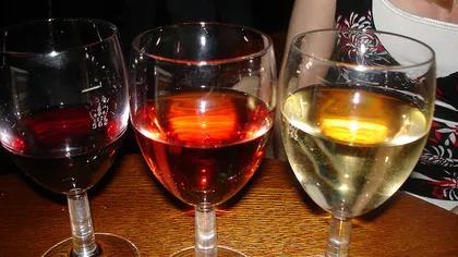 În vin se află caracterul: Culoarea licorii pe care o bei îţi trădează caracterul şi starea socială