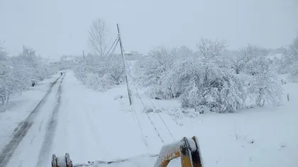 Moldova, grav afectată de ninsori.Zeci de localităţi, fără curent, sute de oameni, blocaţi în nămeţi