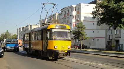 Întâmplări din Botoşani: A urcat beat la volan şi a ADORMIT ÎN TRAFIC chiar pe linia de tramvai