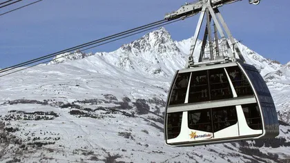 Suspendaţi la înălţime: Zeci de turişti au rămas blocaţi în telecabină în Pirinei timp de 4 ore