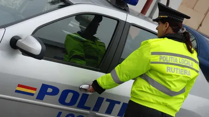 Poliţişti suspectaţi că au primit bani de la şoferi pentru a nu-i amenda, audiaţi
