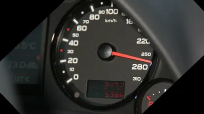 Un şofer a condus un bolid de lux cu viteza de 270 kilometri pe oră VIDEO
