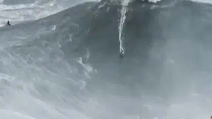 Record mondial. A făcut surf pe un val de 30 de metri înălţime VIDEO