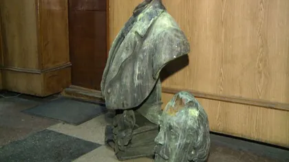 După ce a fost furat, bustul poetului Grigore Alexandrescu a fost găsit cu capul tăiat