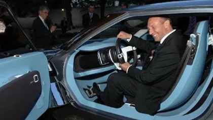 Băsescu a decorat o parte a conducerii Dacia pentru 