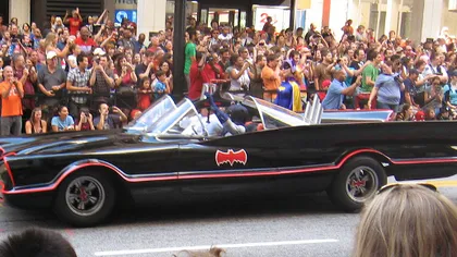Celebra maşină a lui Batman a fost vândută la licitaţie cu 4,2 milioane de dolari VIDEO
