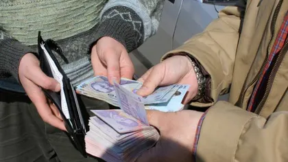 Metodă disperată de a face rost de bani: Românii caută cămătari pe internet
