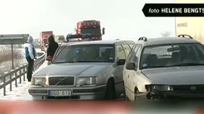 Carambol cu o sută de maşini şi trei morţi pe autostradă, în Suedia VIDEO