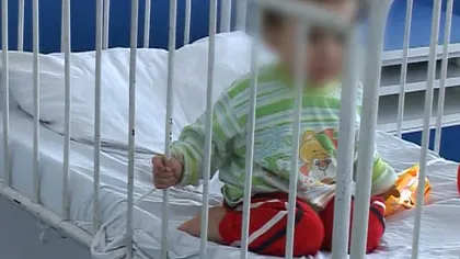 Mamele acuză Spitalul Judeţean din Buzău: Copii legaţi de paturi erau şi injectaţi cu fenobarbital