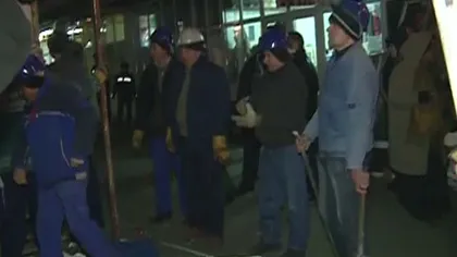 Zeci de chioşcuri construite ilegal sunt demolate de autorităţile locale, la Craiova VIDEO