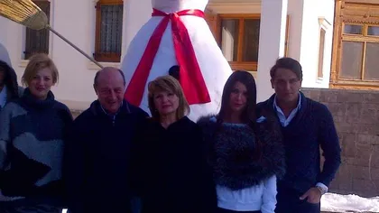 Fotografiile postate de EBA din vacanţa de Revelion a lui Traian Băsescu