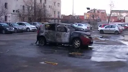 Maşină în flăcări la Constanţa. Proprietara spune că focul a fost pus intenţionat VIDEO