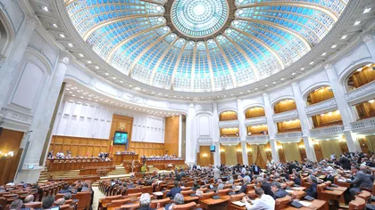 Băsescu va decide luni ce va face cu Statutul parlamentarilor
