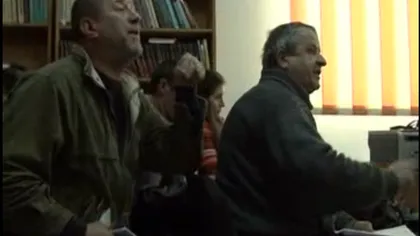 Scandal într-o primărie din Vrancea. Consilierii locali se ceartă ca la uşa cortului VIDEO