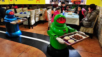 Un restaurant deosebit: Localul unde mâncarea este făcută şi servită de roboţi FOTO