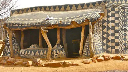 Satul din Africa unde pereţii caselor sunt adevărate opere de artă GALERIE FOTO&VIDEO