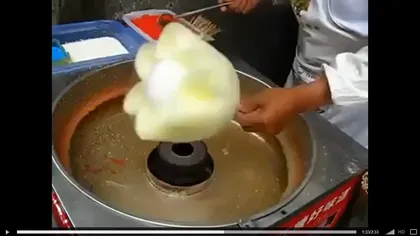 Un chinez face opere de ARTĂ cu o maşină de făcut vată de zahăr VIDEO