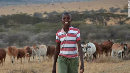 Un băieţel african a inventat o metodă inedită pentru a speria leii FOTO