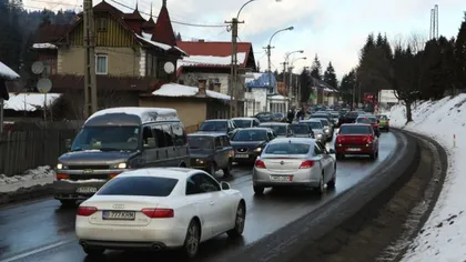 Ce SOLUŢII au găsit autorităţile pentru traficul aglomerat de pe Valea Prahovei