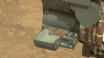Roverul Curiosity a extras primul eşantion dintr-o rocă marţiană