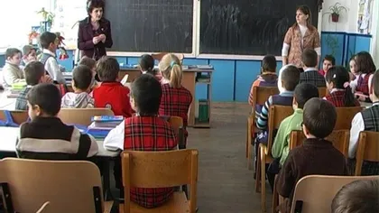Învăţătorii critică intenţia de a reduce orele de Limba română şi Matematică în învăţământul primar