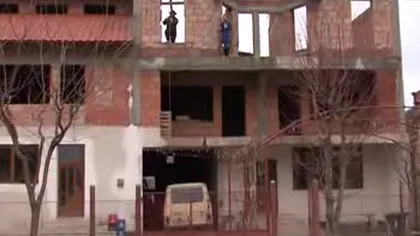 JR din Banat şi-a construit singur casă cu 37 de camere, asemenea celei din serialul Dallas VIDEO
