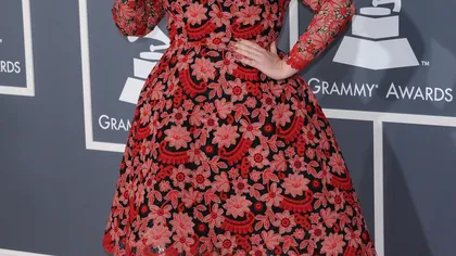 Adele, ţinută controversată la Premiile Grammy. Cele mai interesante rochii de pe covorul roşu FOTO