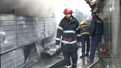 Incendiu puternic, într-o piaţă din municipiul Arad