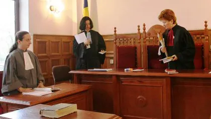 PROTESTE la mai multe judecătorii din ţară: Magistraţii au suspendat şedinţele de judecată