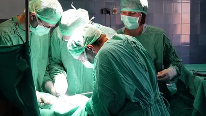 Cluj: Operaţia de extirpare a unei tumori gigant s-a încheiat. Pacientul este în stare stabilă