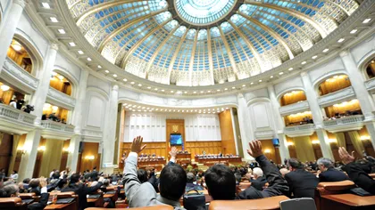 Sindicalişti de la Oltchim, la şedinţa Camerei Deputaţilor pentru discutarea moţiunii PDL